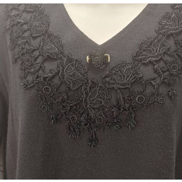 Teddi VINTAGE Women's Size Large Black W/ Embroidered Applique Top. - Picture 3 of 6